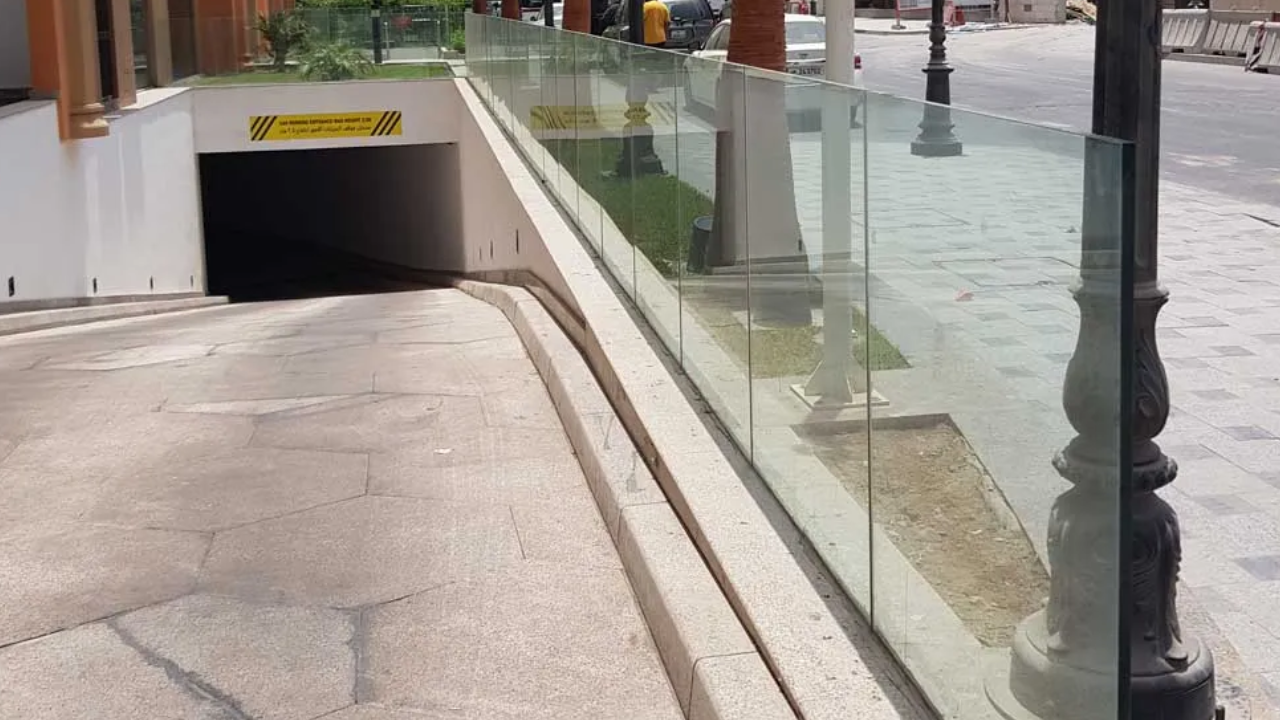 How Do Frameless Glass Railings Handle Impacts?